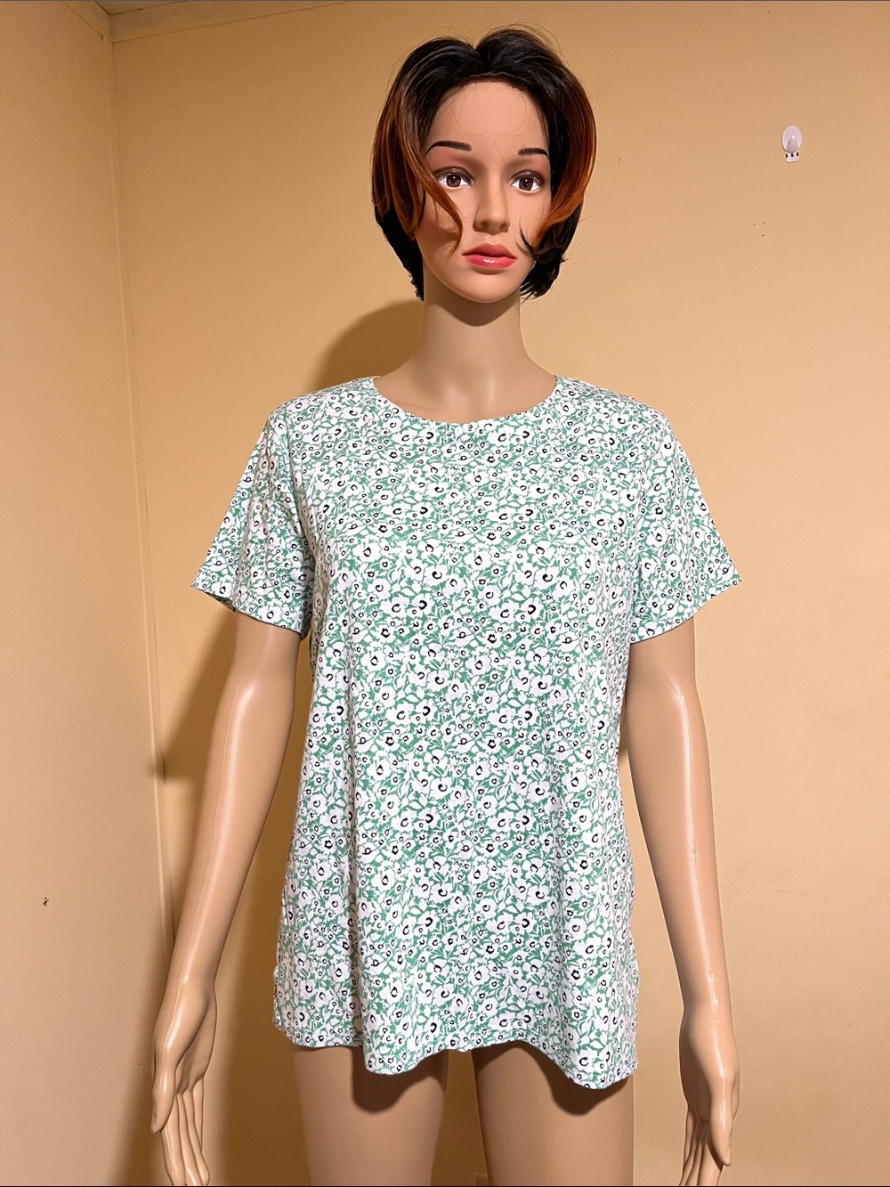 100% Cotton croft & barrow Green and White Floral Short-Sleeve Tee